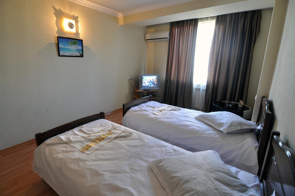 Sun Rise Hotel Тбілісі Номер фото