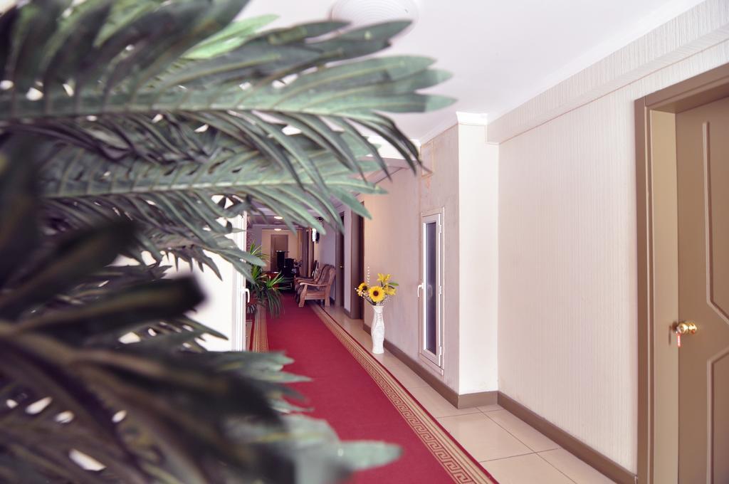 Sun Rise Hotel Тбілісі Екстер'єр фото